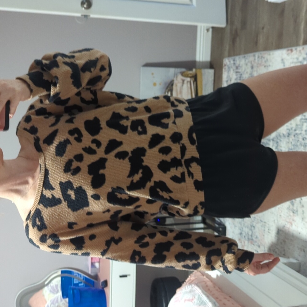 Leopard Print Open Back Top - Picture 3 of 4